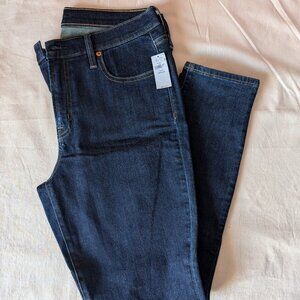 GAP NWT Mid Rise True Skinny Jeans With Washwell™